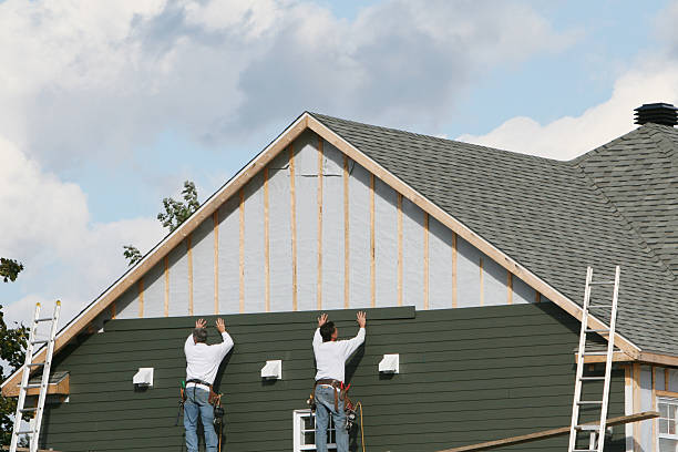 Professional Siding Installation technician working in Elk Grove Village, IL